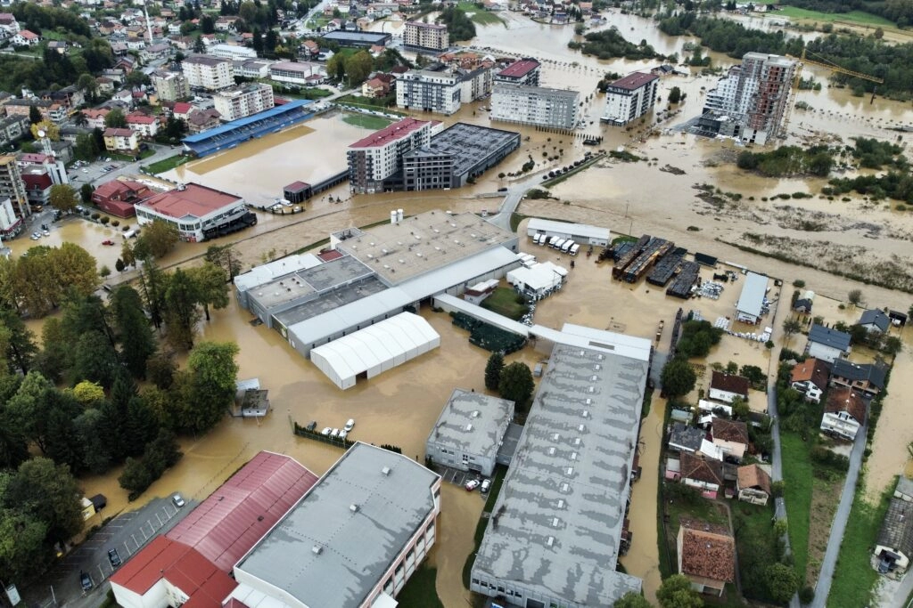 Stadion Kiseljaka potpuno pod vodom, više liči na jezero nego na fudbalski teren